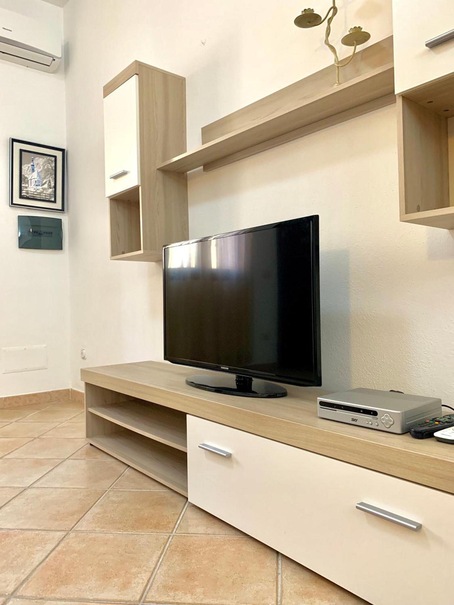 Square Inn Apartment ออลเบีย ภายนอก รูปภาพ