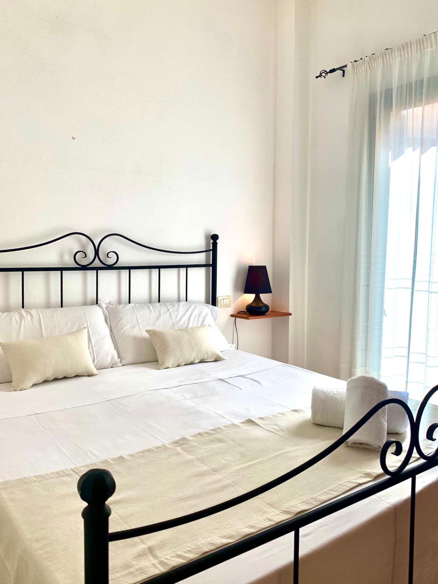 Square Inn Apartment ออลเบีย ภายนอก รูปภาพ